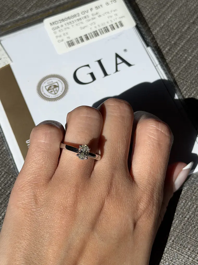 Anillo Solitario Corte Ovalado Diamante Natural con Certificado GIA 3