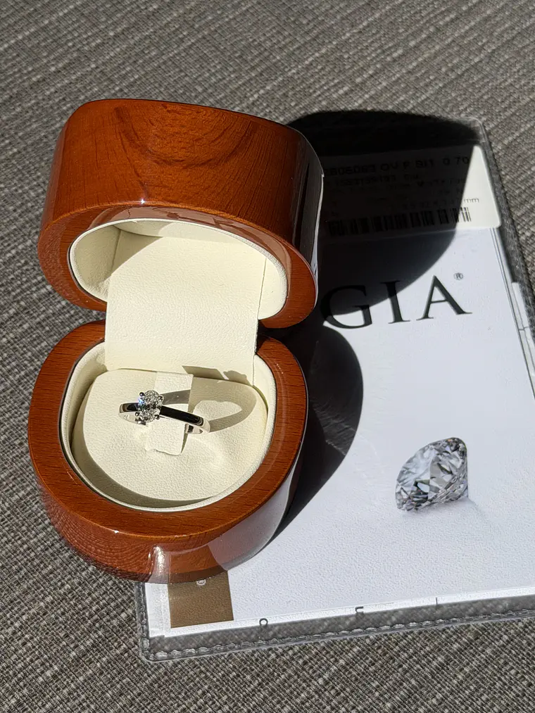 Anillo Solitario Corte Ovalado Diamante Natural con Certificado GIA 4