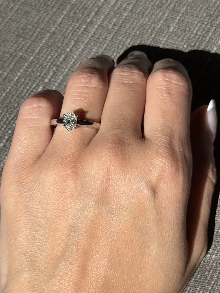 Anillo Solitario Corte Ovalado Diamante Natural con Certificado GIA 6