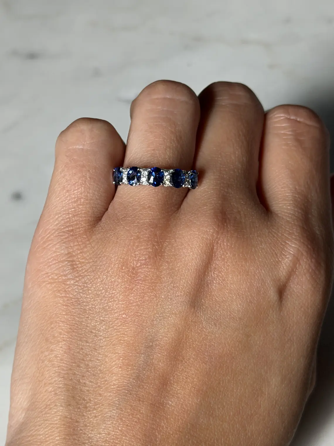 Anillo Cintillo Zafiros y Diamantes Oro Blanco 18K 3