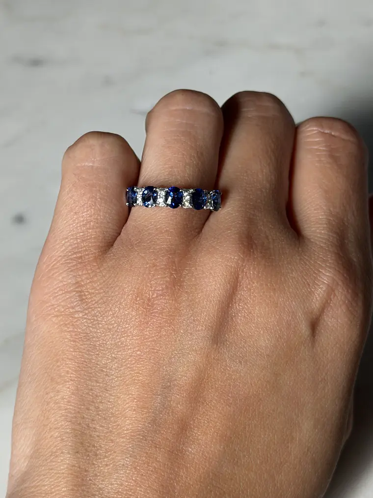 Anillo Cintillo Zafiros y Diamantes Oro Blanco 18K 3