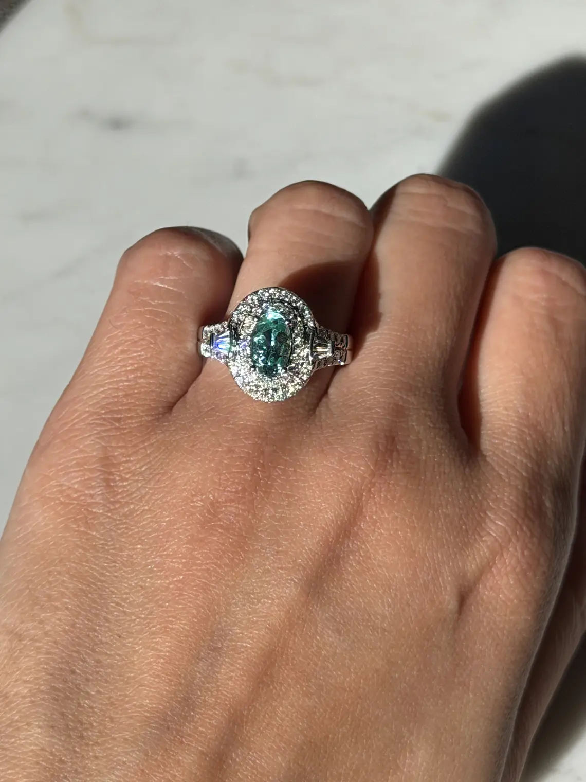 impactante Anillo Turmalina Paraíba Natural Halo de Diamantes en Oro Blanco 18K 2