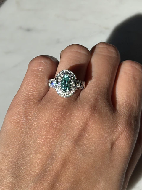impactante Anillo Turmalina Paraíba Natural Halo Diamantes en Oro Blanco 18K