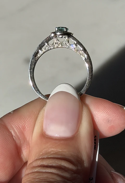 Precioso Anillo Turmalina Paraíba Natural y Diamantes en Oro Blanco 18K