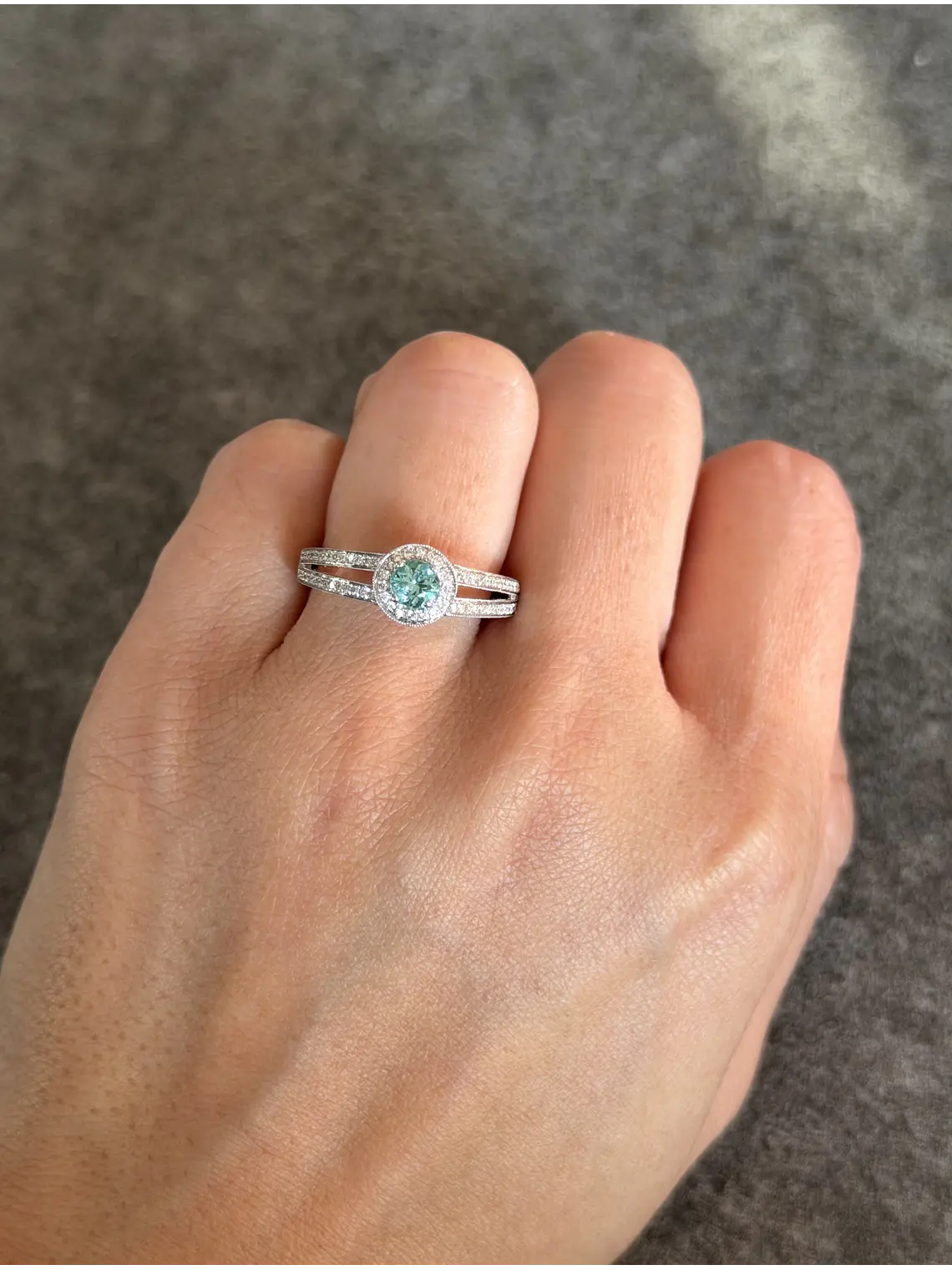 Precioso Anillo Turmalina Paraíba Natural y Diamantes en Oro Blanco 18K 4