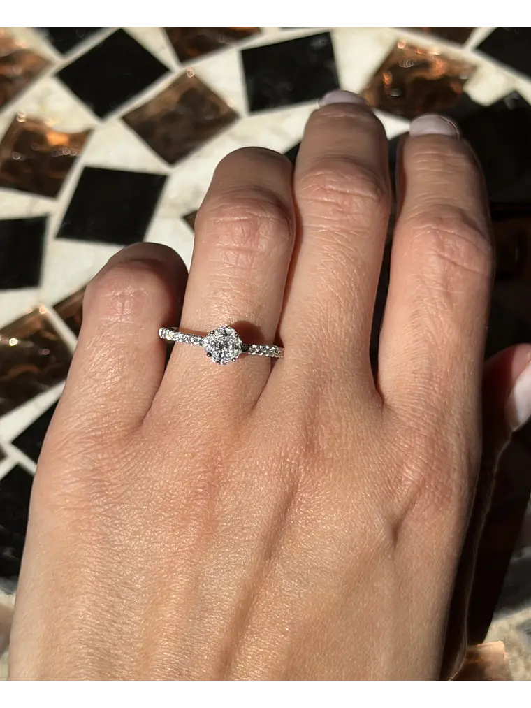 Exclusivo Anillo Solitario Diamantes en Oro Blanco 18K 2