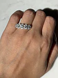 Gran Anillo Cintillo 5 Diamantes con Halo en Oro Blanco 18K - Miniatura 2