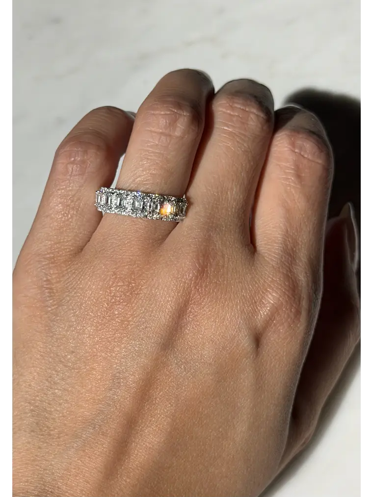 Gran Anillo Cintillo 7 Diamantes con Halo en Oro Blanco 18K 2