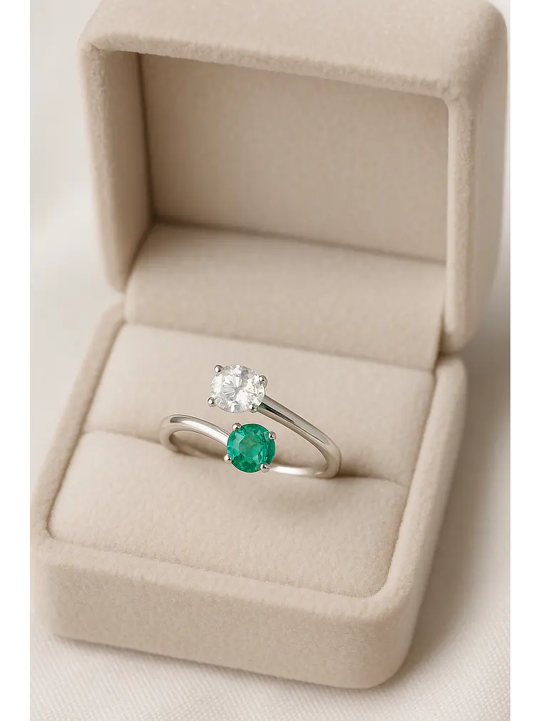 Anillo Preciosa Esmeralda y Diamante Oval en Oro Blanco 18K 4