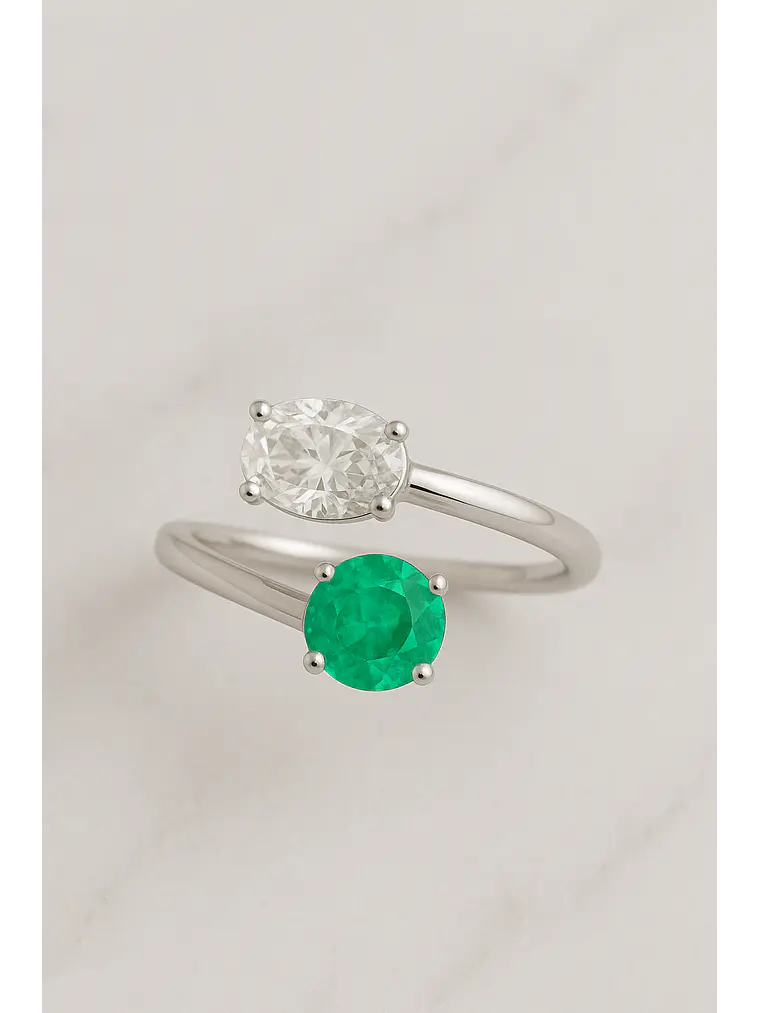 Anillo Preciosa Esmeralda y Diamante Oval en Oro Blanco 18K 5