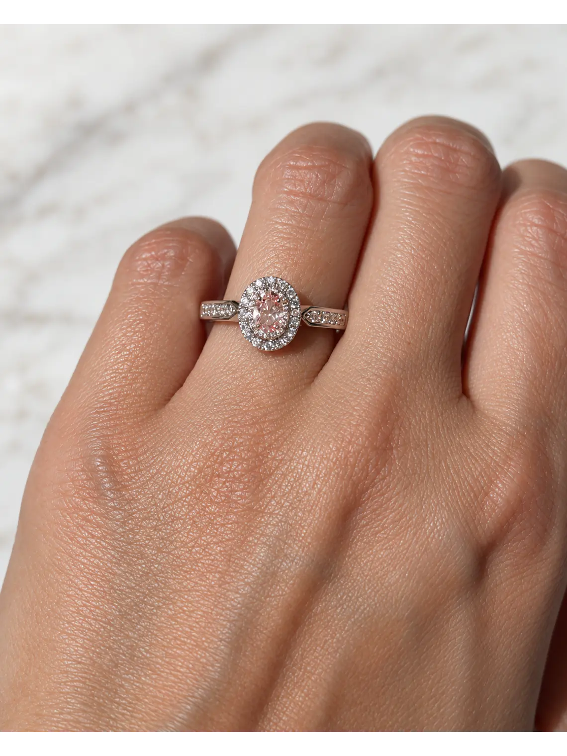 Anillo Forma Oval Diamantes Rosados Naturales Oro Blanco 18K 2