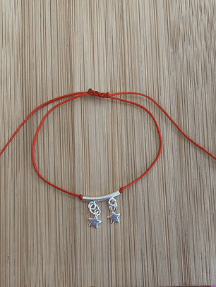 Pulsera de Hilo rojo con estrellas