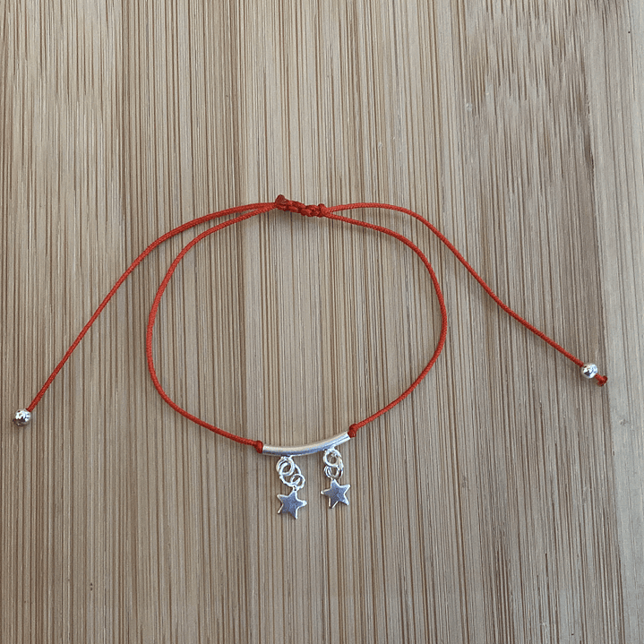 Pulsera de Hilo rojo con estrellas 1