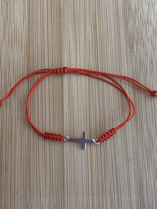 Pulsera de hilo con con una Cruz