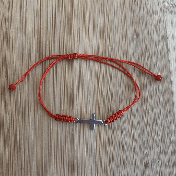 Pulsera de hilo con con una Cruz 1
