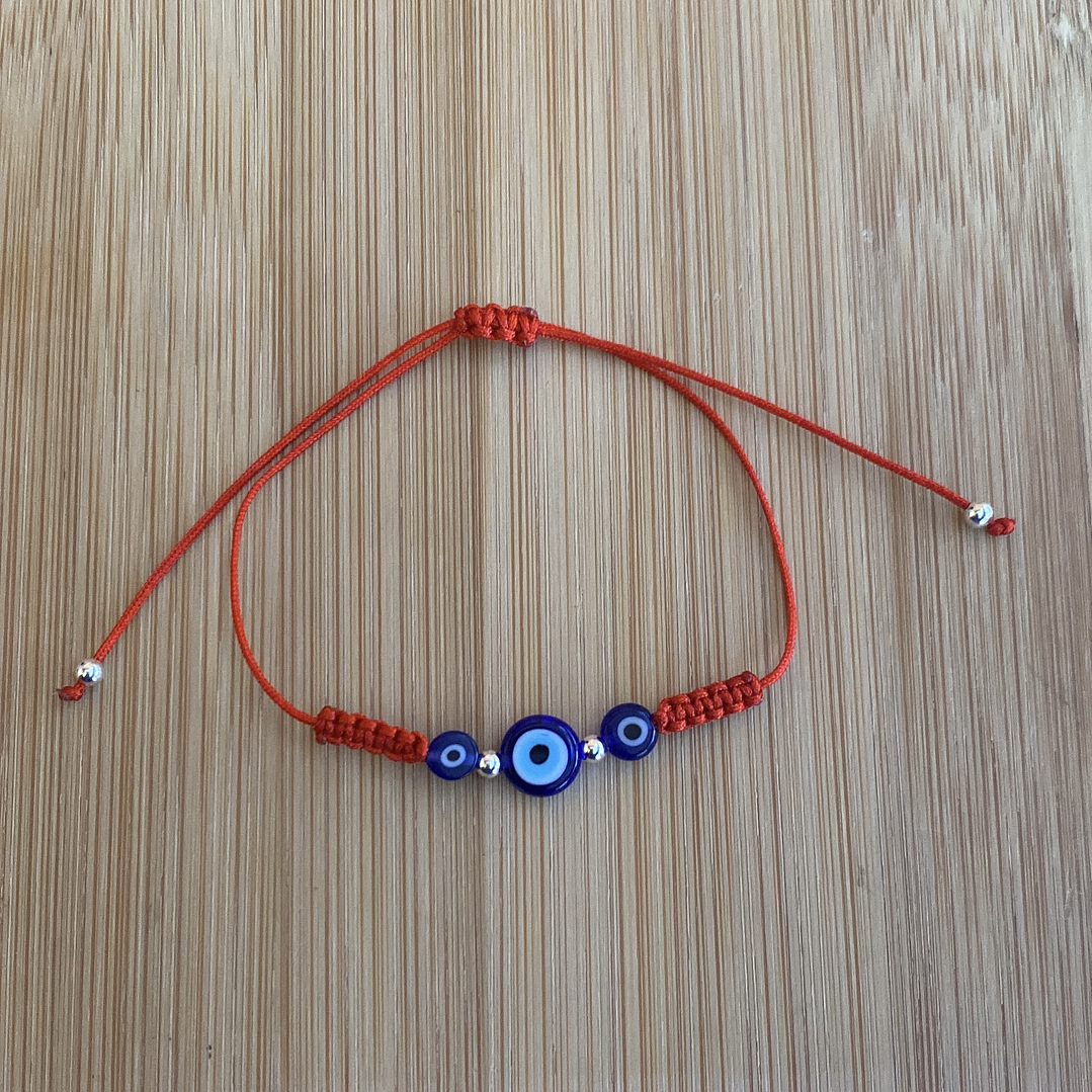 Pulsera de hilo rojo con ojo turco 1