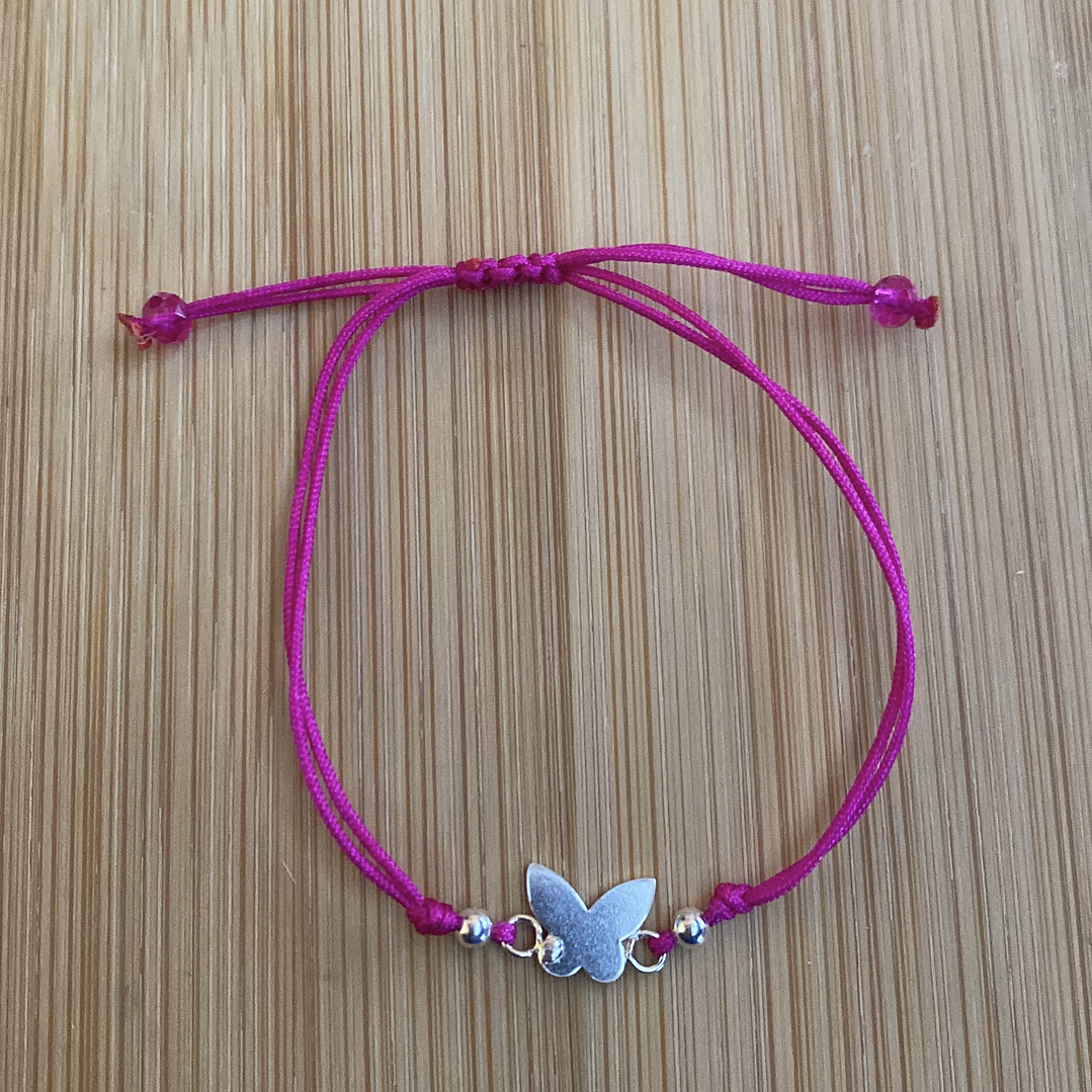 Pulsera de hilo rosa con Mariposa 1