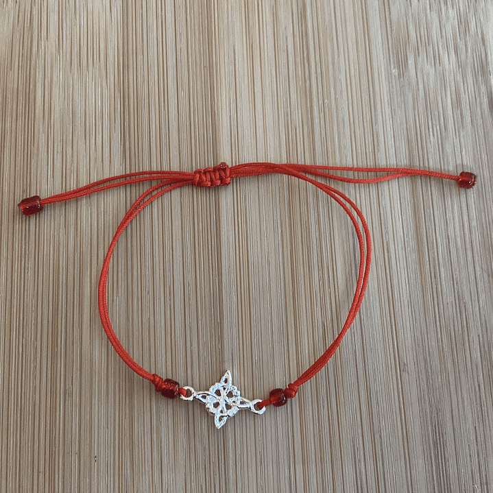 Pulsera de hilo rojo con nudo de bruja 1