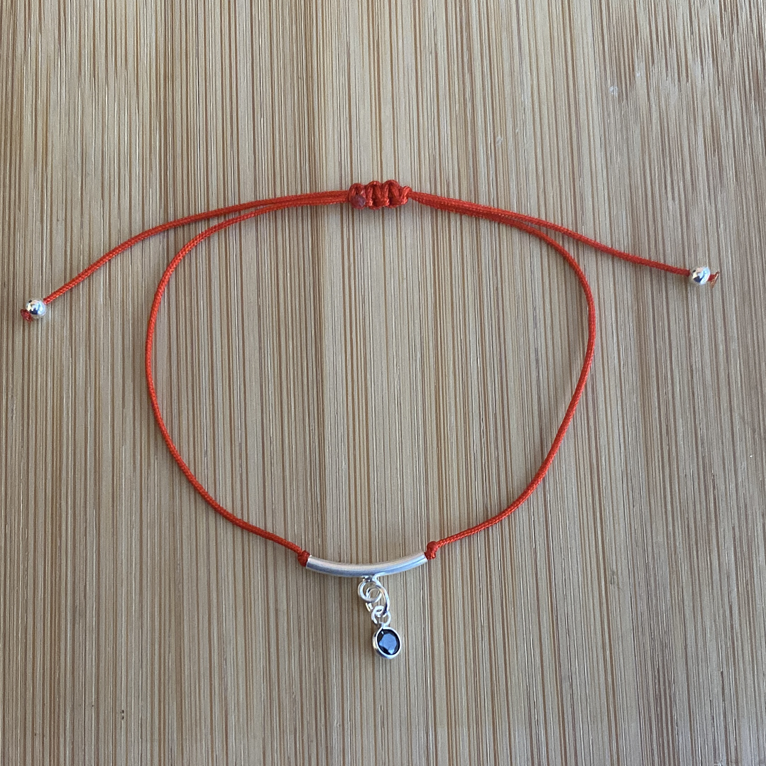 Pulsera de hilo rojo con un Punto de Luz  1