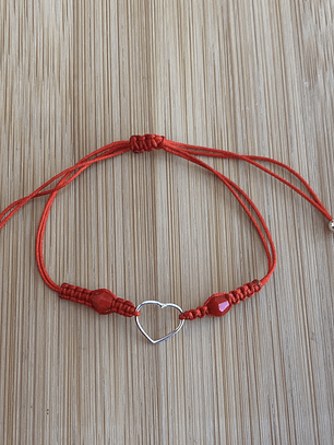 Pulsera de hilo rojo con un Corazón