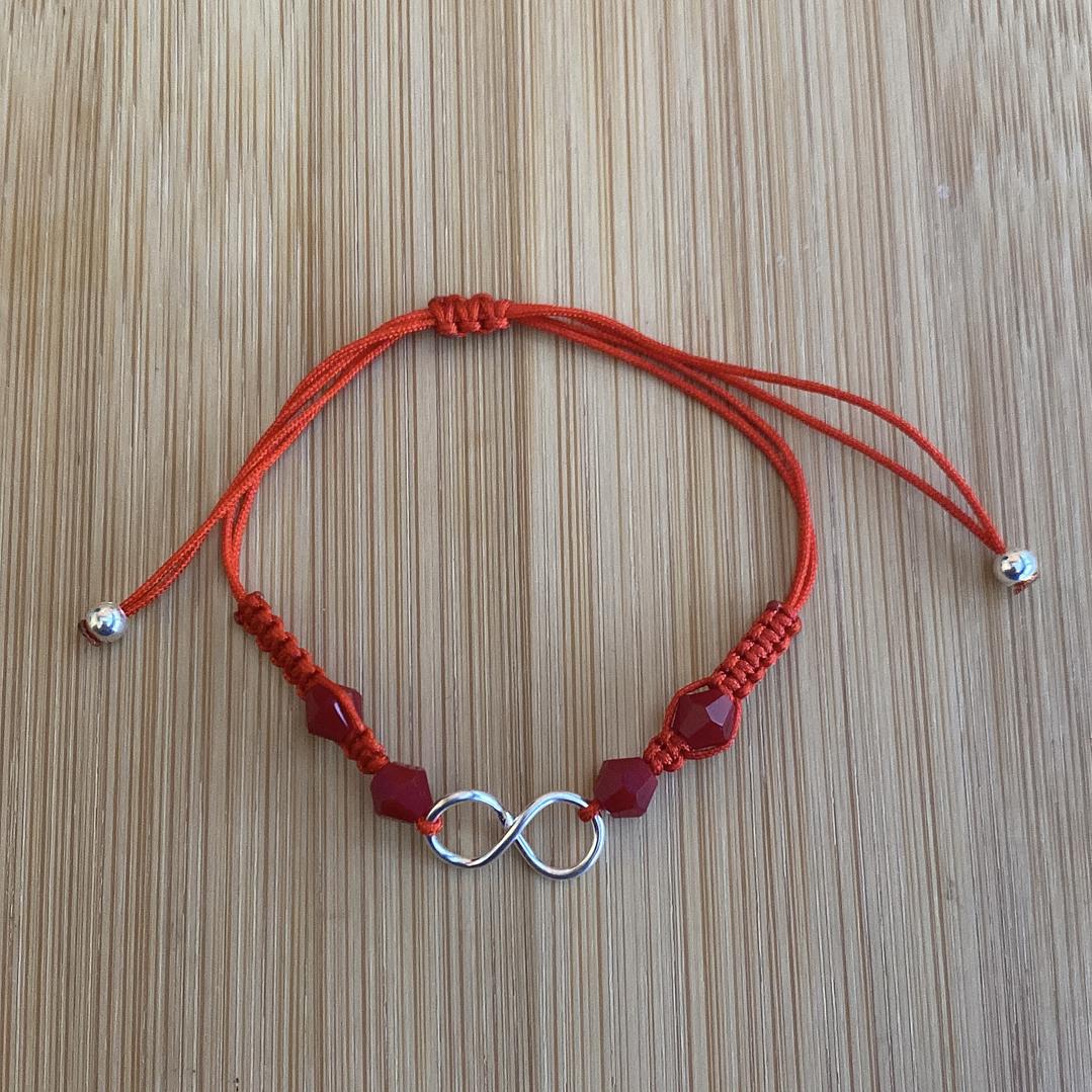 Pulsera de hilo rojo con infinito  1