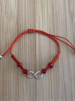 Pulsera de hilo rojo con infinito 