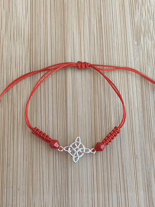 Pulsera de hilo roja con nudo de bruja