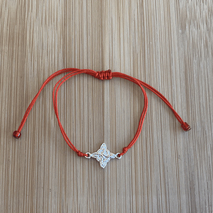 Pulsera de hilo rojo con nudo de bruja 1