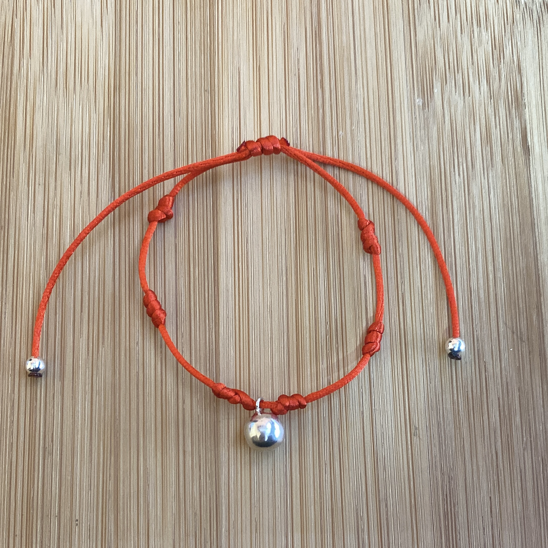 Pulsera de hilo rojo con llamador de angel  1