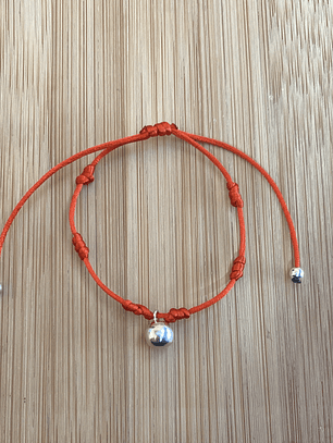Pulsera de hilo rojo con llamador de angel 