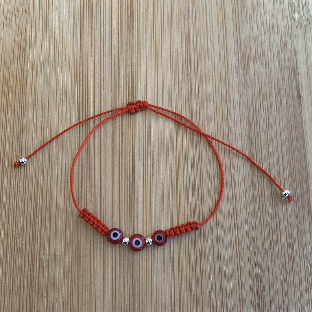 Pulsera de hilo rojo con ojo turco 1