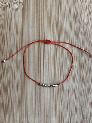 Pulseras de hilo rojo con conector de plata