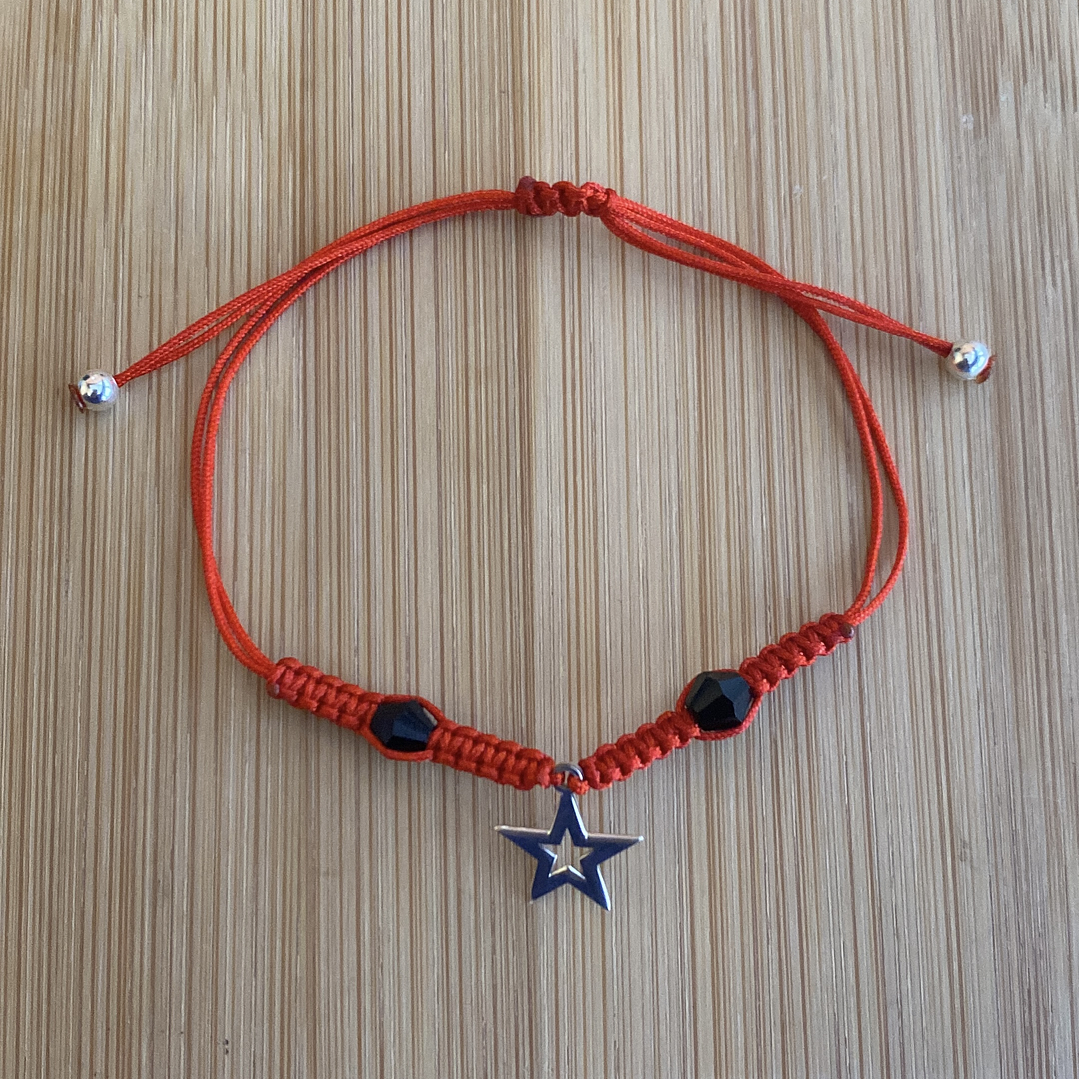 Pulsera de hilo rojo con estrella 1