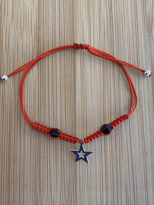 Pulsera de hilo rojo con estrella