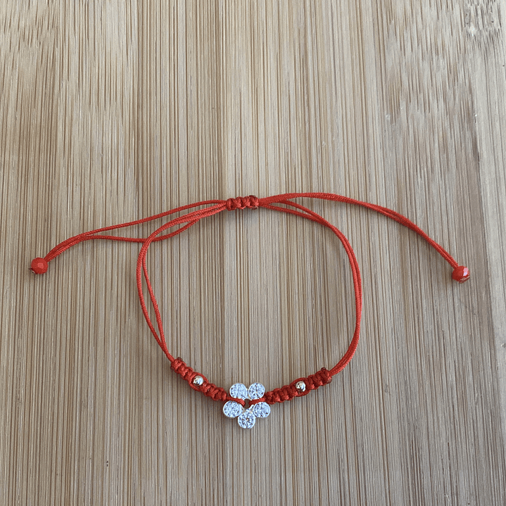 Pulsera de hilo rojo con una Flor 1