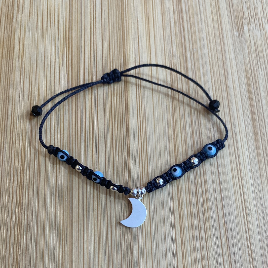 Pulsera de hilo en color negro con luna 1