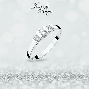 Anillo de compromiso oro blanco de 18 kilates, con 1 brillante de 15 puntos, 