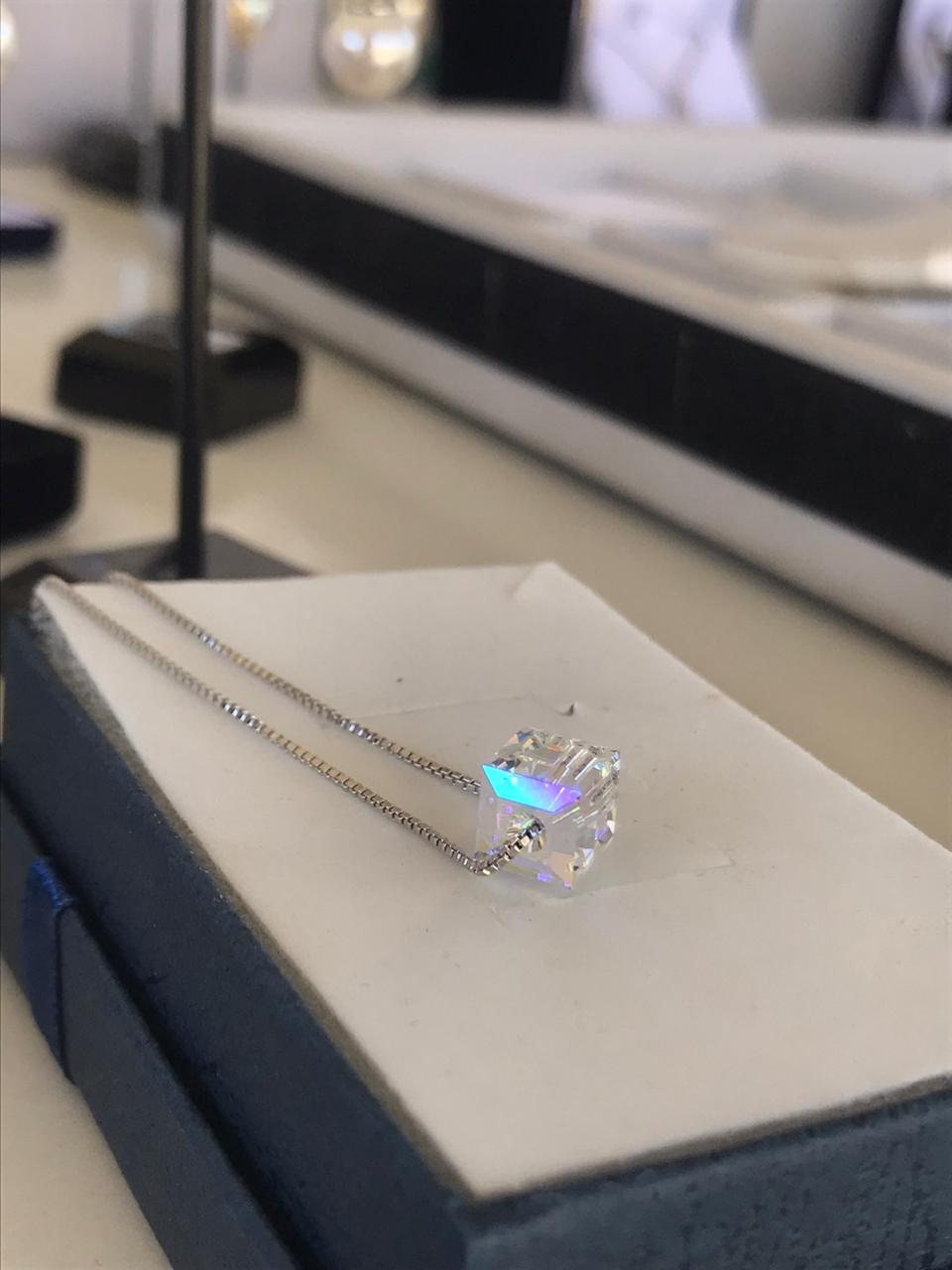 Colgante cubo ab 12 mm Swarovski Crystal®️