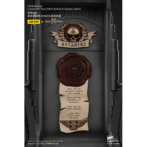 Ultramarines Casco MkX del teniente Titus y Soporte de Exhibición 12