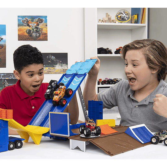 Camión Transformable con exclusivo Toro Loco escala 1:64