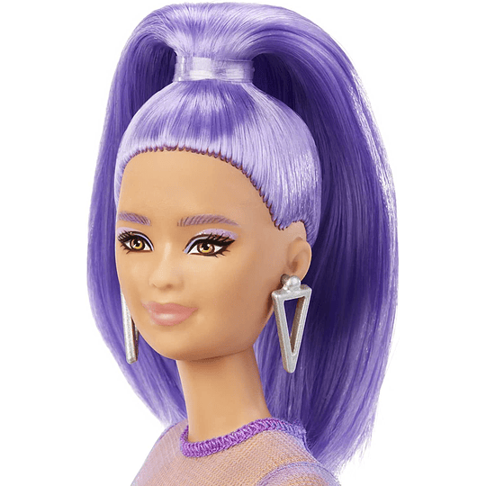  Barbie Fashionista con pelo morado, vestido con estilo monocromático