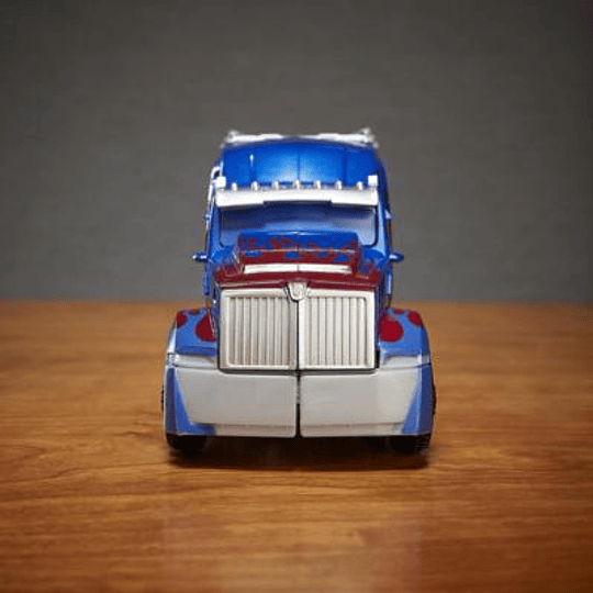 TRANSFORMERS: THE LAST KNIGHT -- TURBOCHANGER ARMADURA DE CABALLERO OPTIMUS PRIME.