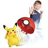 Pokemon - Pop Action Poké Lanzador de bolas, viene con el lanzamiento Pikachu Mini Peluche y PokeBall 