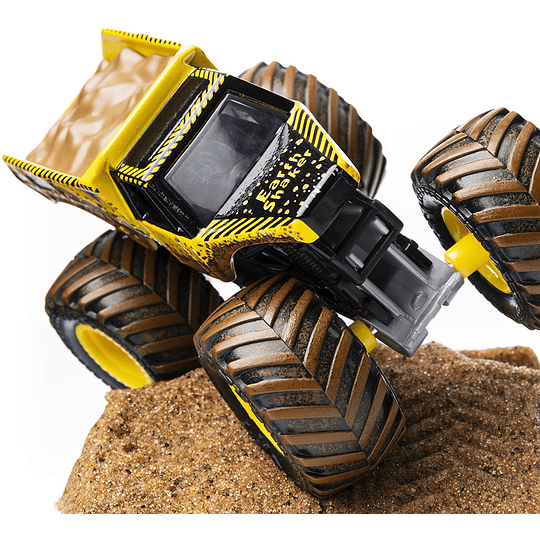 Monster Jam Earth Shaker Monster Dirt Starter Set
