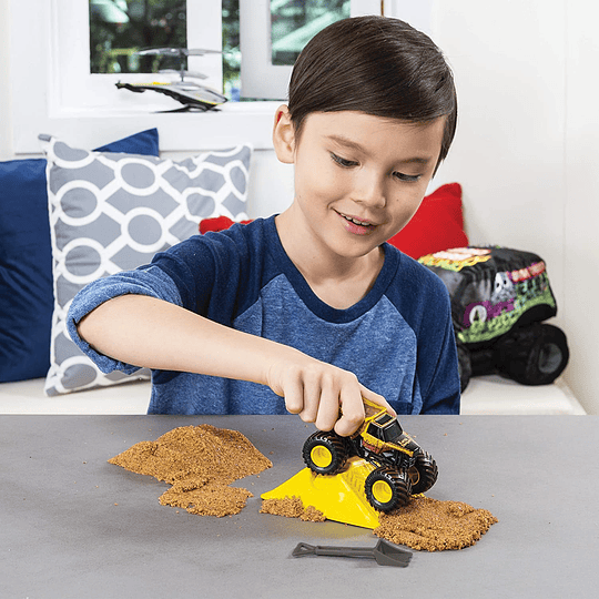 Monster Jam Earth Shaker Monster Dirt Starter Set