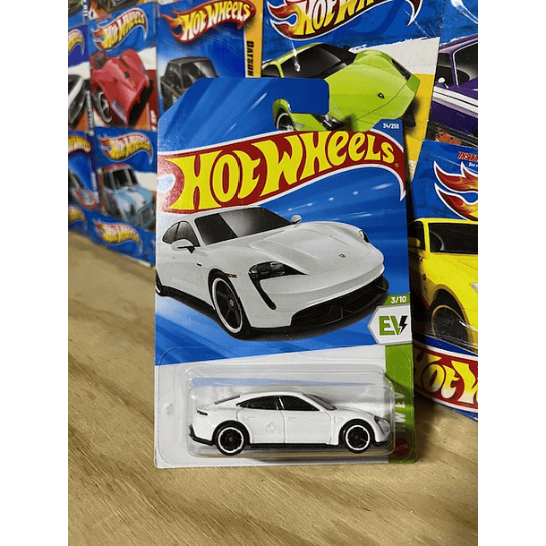 Porsche taycan turbo s