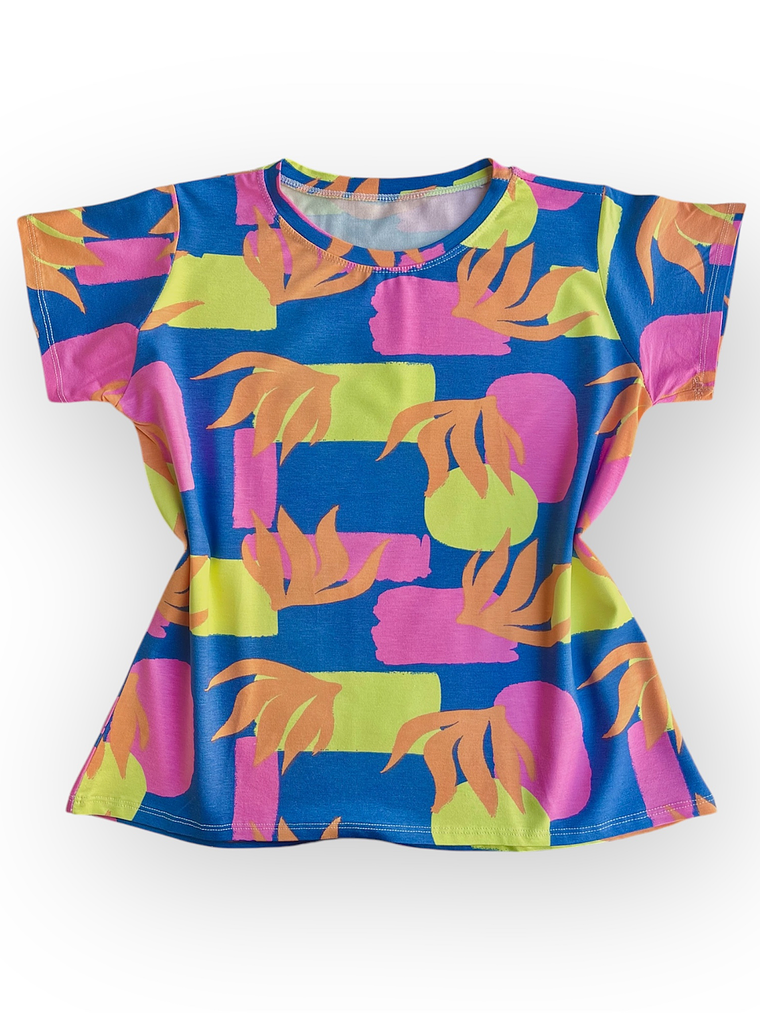 Polera Floripa (Amazonic Mist) – Azul con Verde Lima, Rosado y Naranjo 1