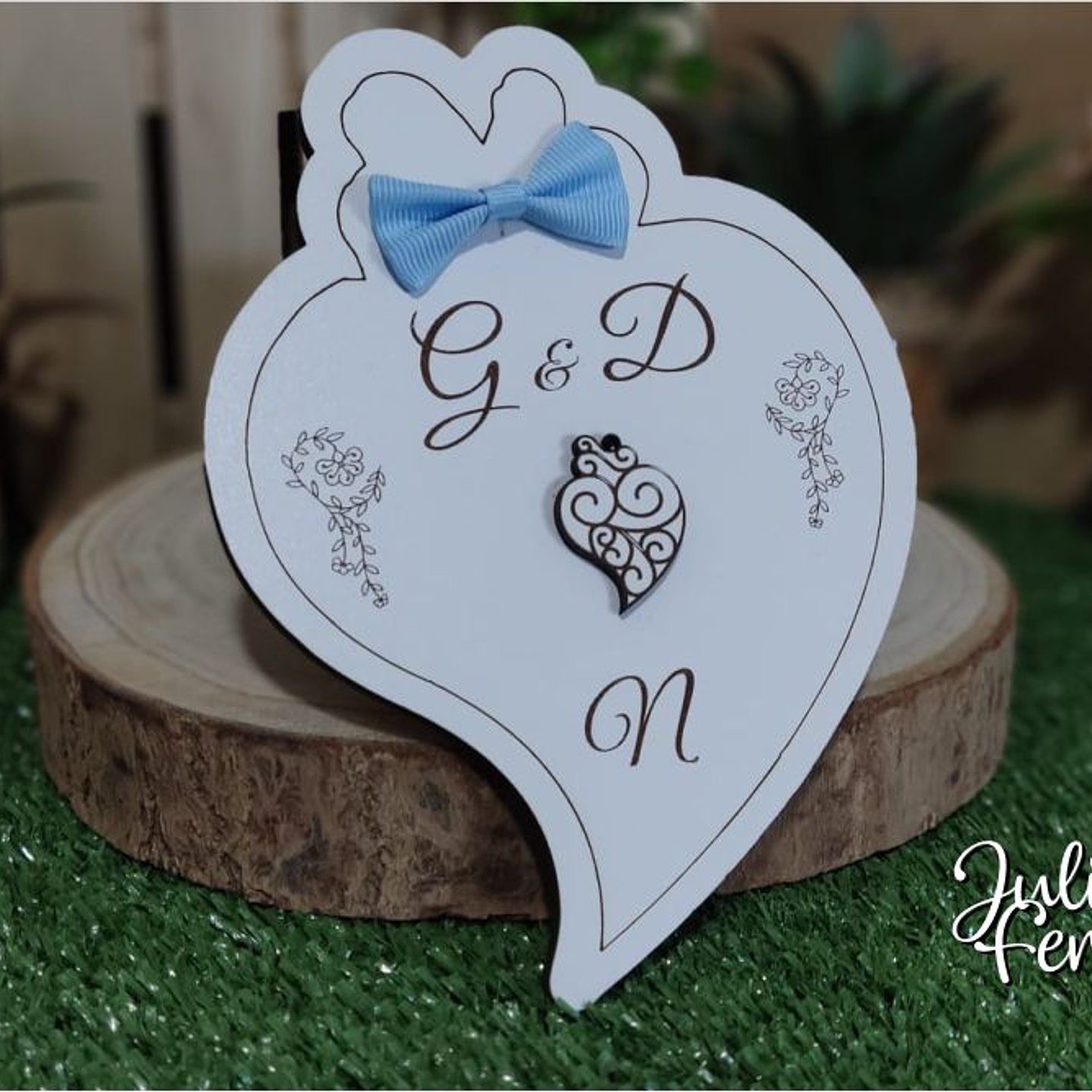 Viana Heart Invitation with lid 4