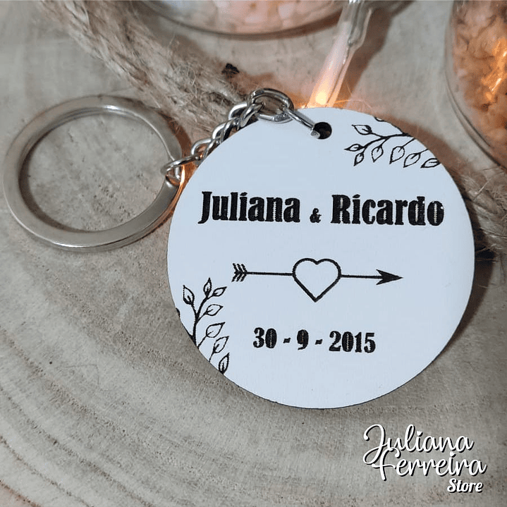 Round keychain with names and date 2