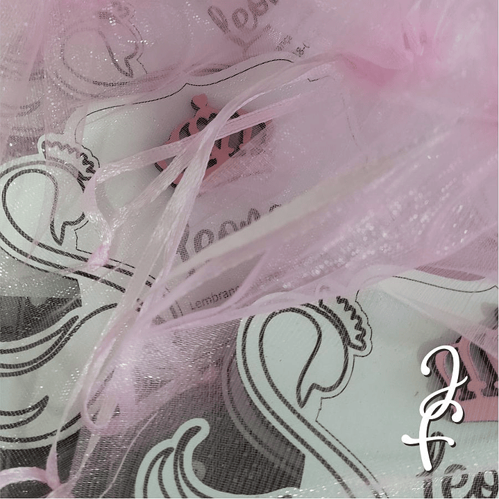 Swan-shaped souvenir with crown 5